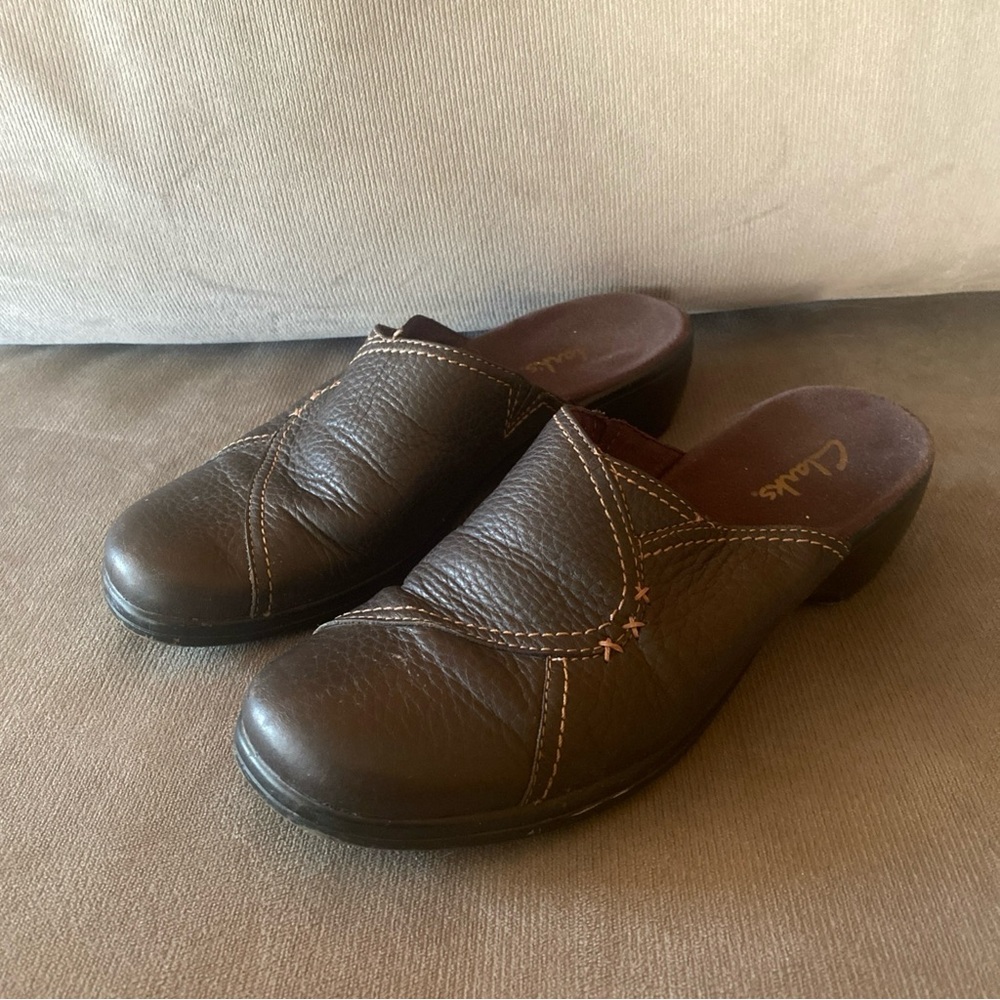 Clarks Slip On Brown Leather Shoes Women’s Size 8M Heels